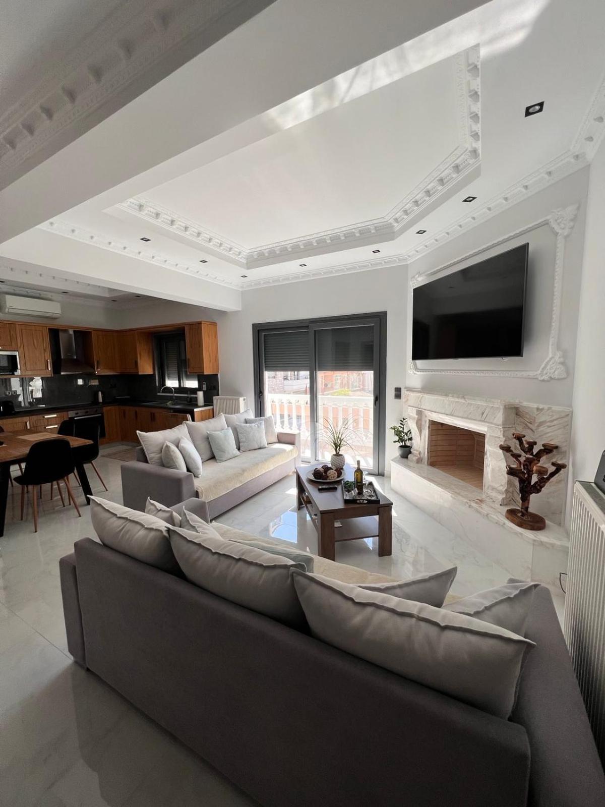 Kontis' Deluxe Furnished Apartment Loutraki  Eksteriør bilde