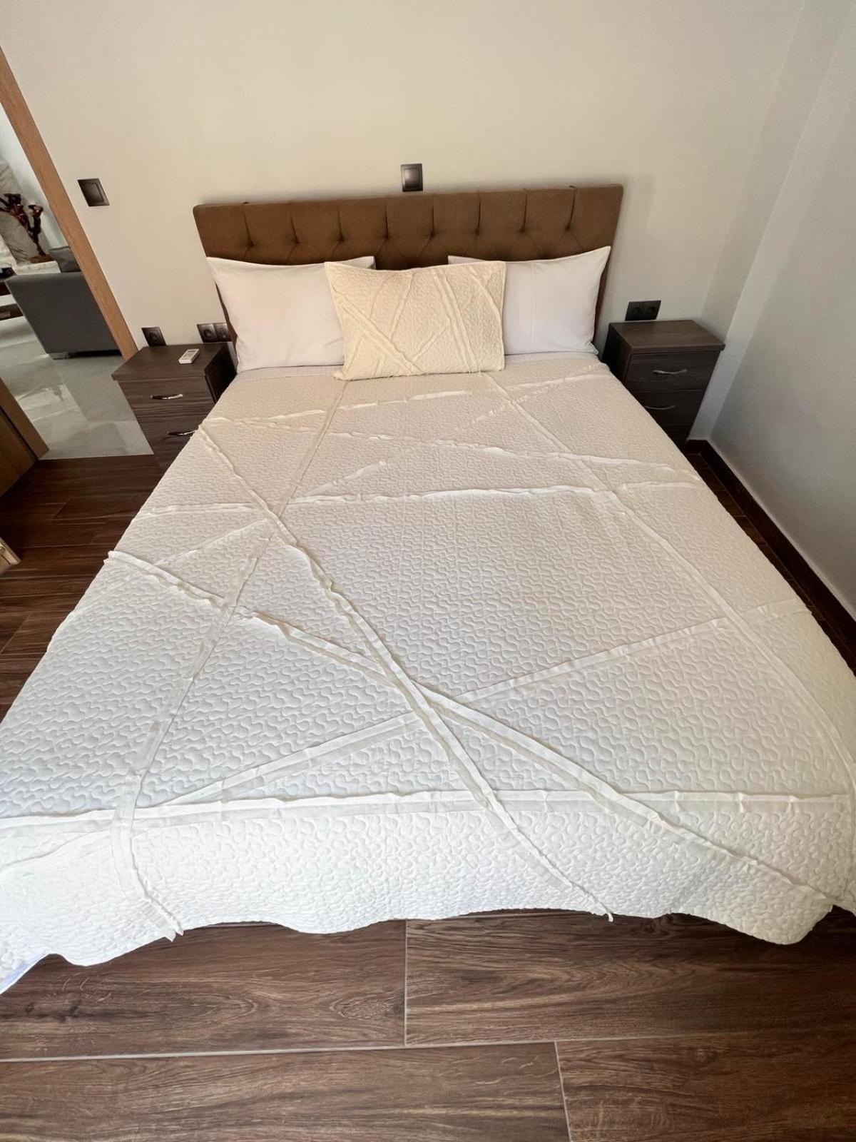 Kontis' Deluxe Furnished Apartment Loutraki  Eksteriør bilde