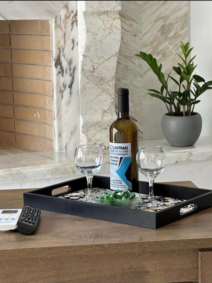 Kontis' Deluxe Furnished Apartment Loutraki  Eksteriør bilde