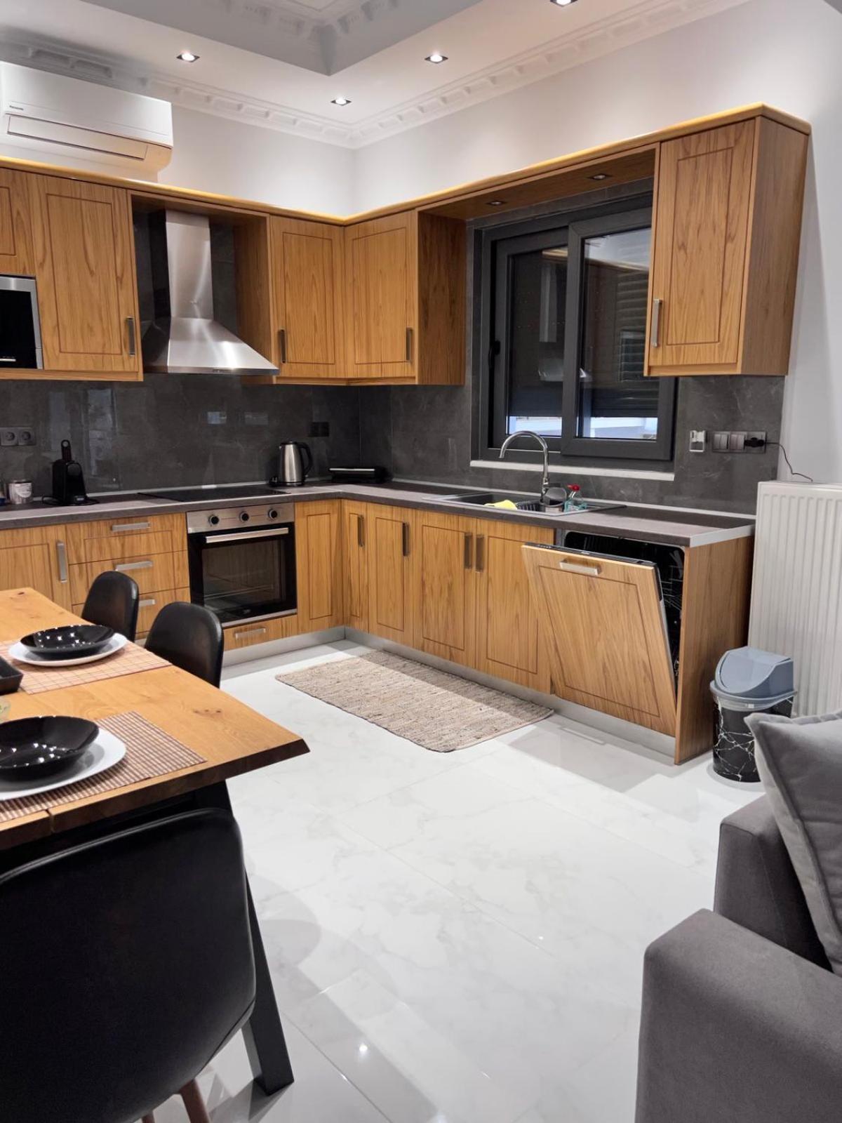 Kontis' Deluxe Furnished Apartment Loutraki  Eksteriør bilde